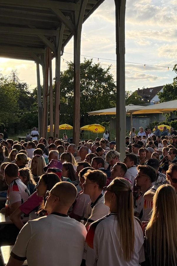 Public Viewing im Rotag Garten in Grünwinkel Karlsruhe